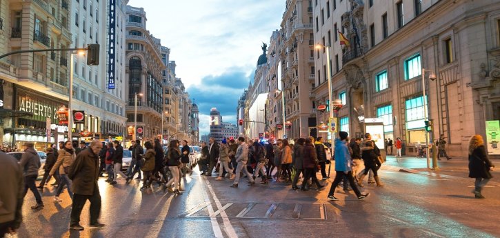 El Banco de España prevé que el país crezca un 2,7% este año y un 2,4% en 2019